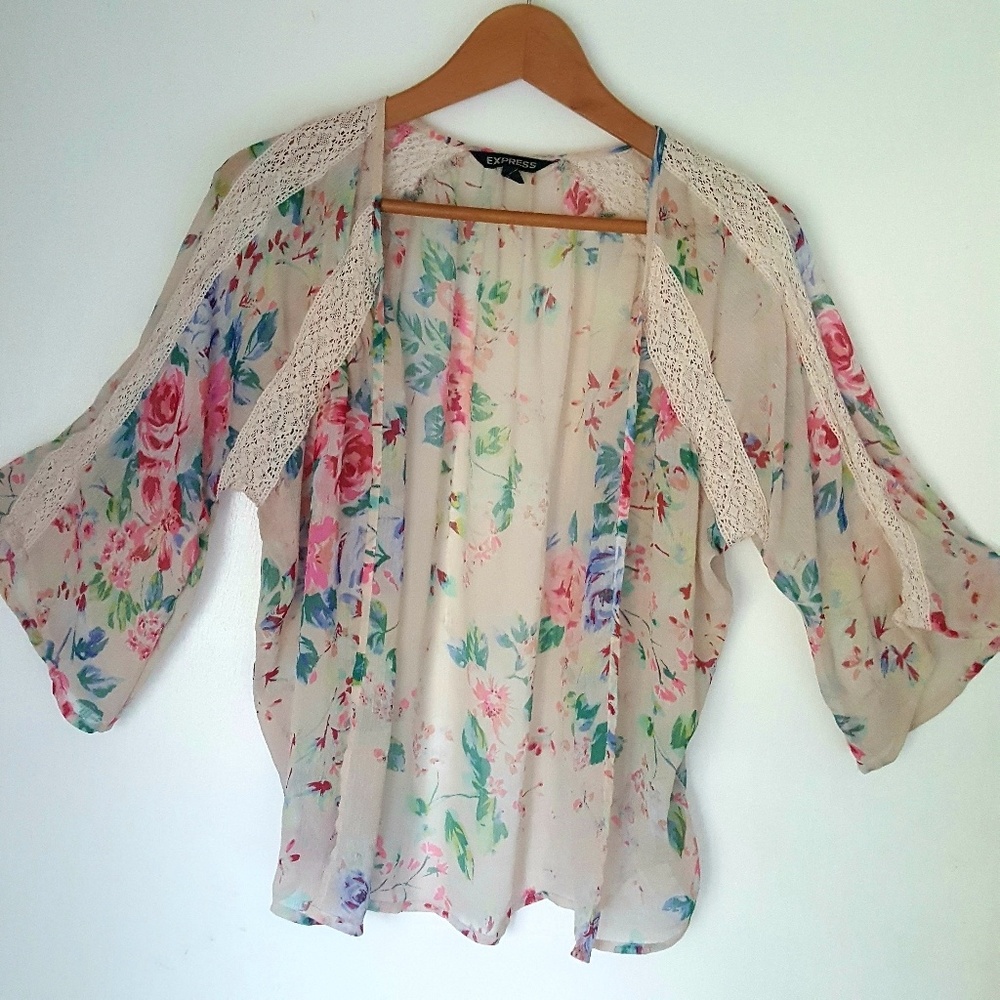 Express floral kimono with lace